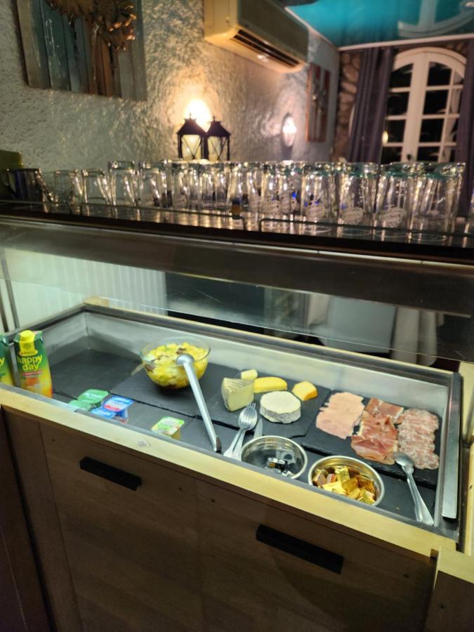 Logis Hotel Restaurant Les Charmettes アルジェレス・シュル・メール エクステリア 写真