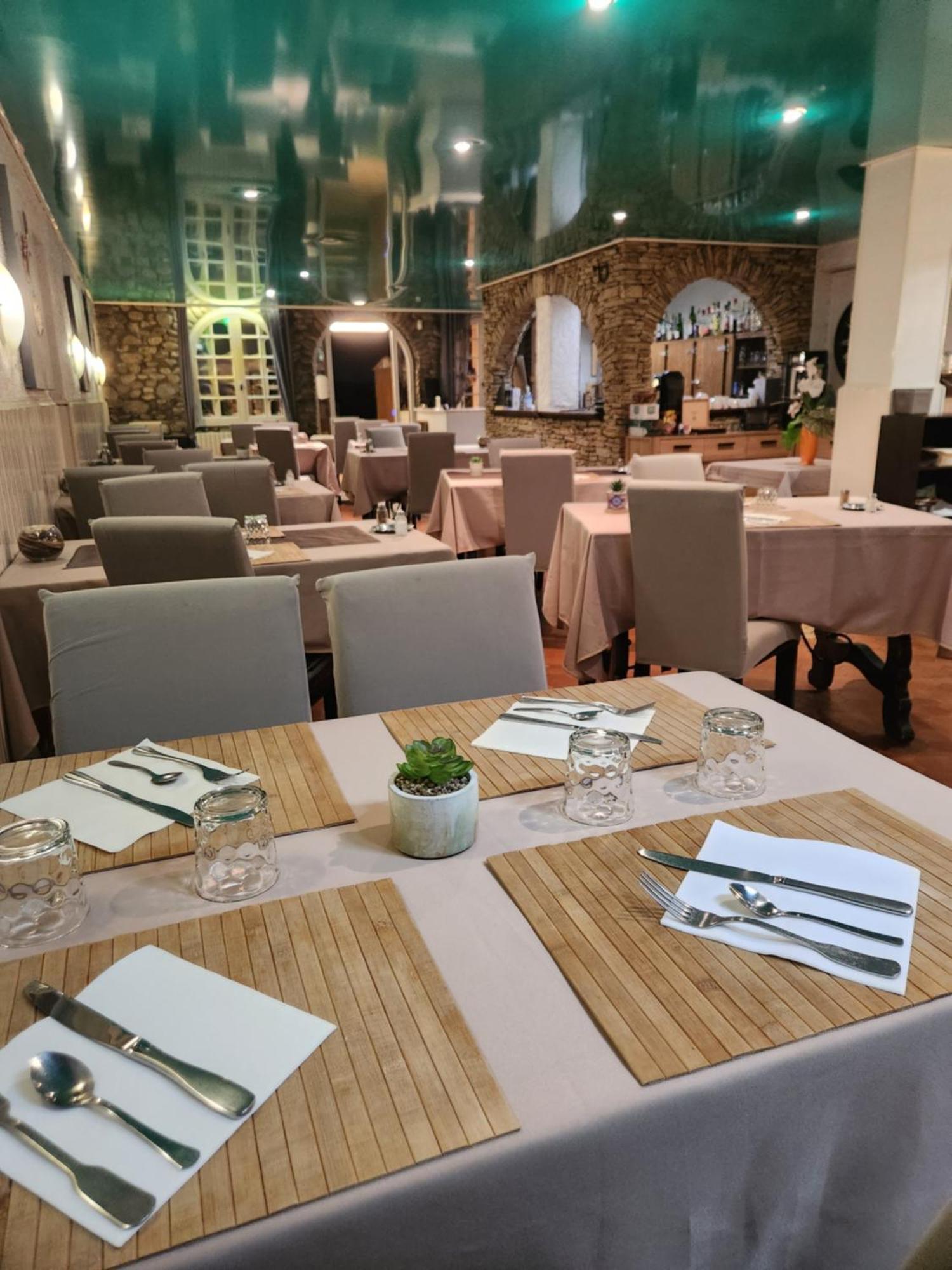Logis Hotel Restaurant Les Charmettes アルジェレス・シュル・メール エクステリア 写真