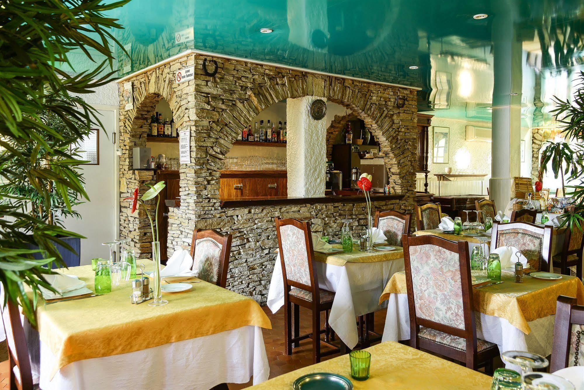 Logis Hotel Restaurant Les Charmettes アルジェレス・シュル・メール エクステリア 写真